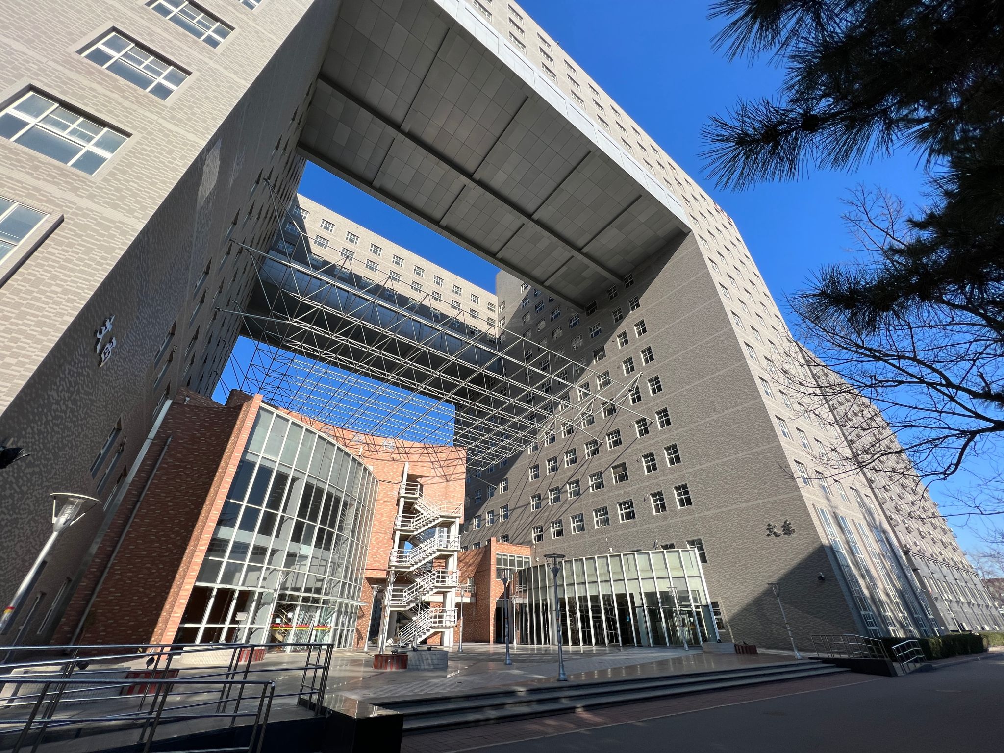 学校获批2025年度教育部大中小学教材重点研究项目